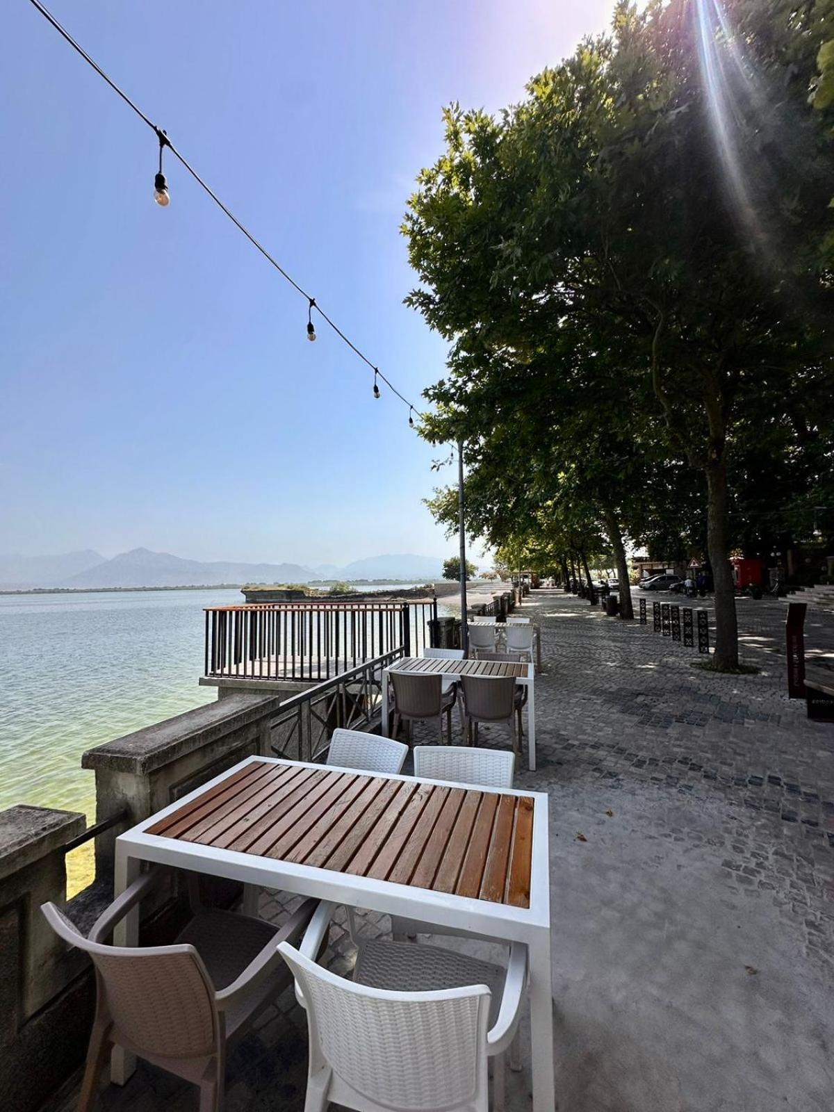 Serenity Široka Buitenkant foto