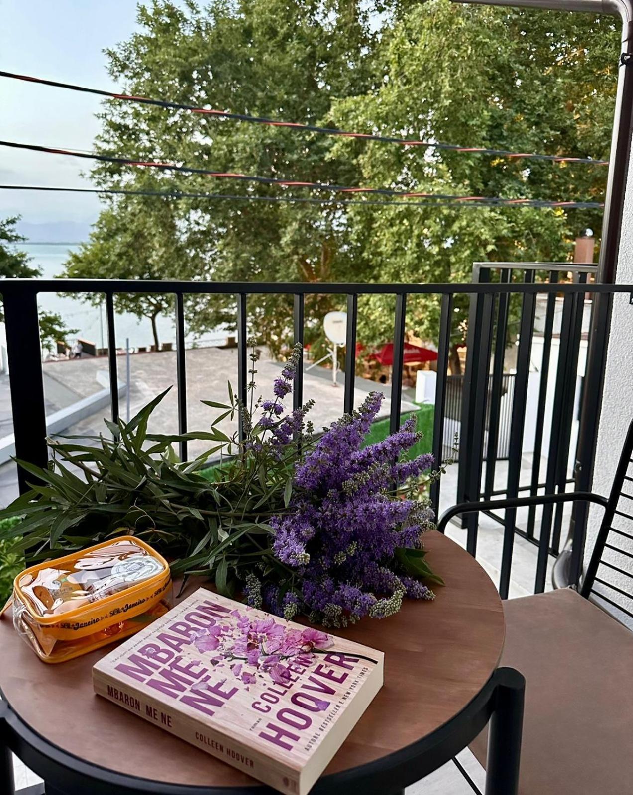 Serenity Široka Buitenkant foto